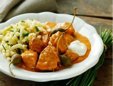 Kalbsrahmgulasch mit Kapern