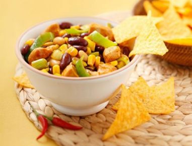 Feuriges Putenchili mit Bohnen und Mais