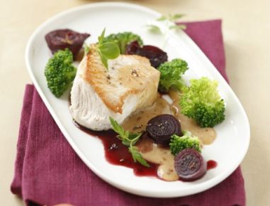 Putensteak in Rahmsauce mit Rotweinschalotten