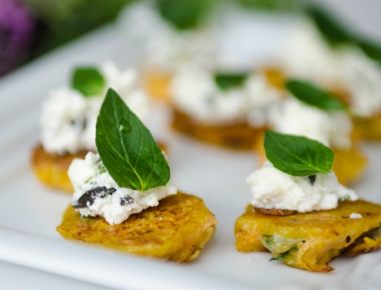 Karottenrösti mit Feta und schwarzen Oliven