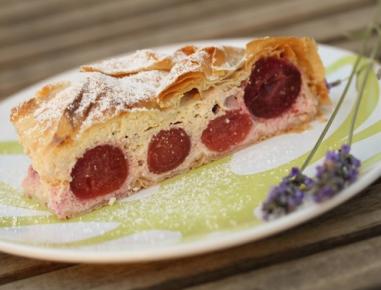 Kirschstrudel mit Topfen