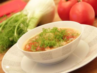 Scharfe Fenchel-Tomatensuppe mit Ouzo aus dem Dampfgarer