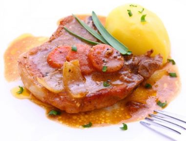 Karreesteak mit schneller Sauce