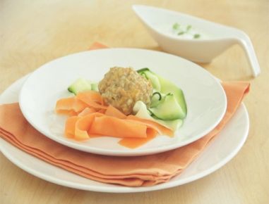 Dinkelreisknödel mit Gemüse und Dip aus dem Dampfgarer