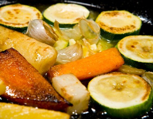 Gegrilltes Gemüse mit Olivenpesto Gegrilltes Gemüse mit Olivenpesto