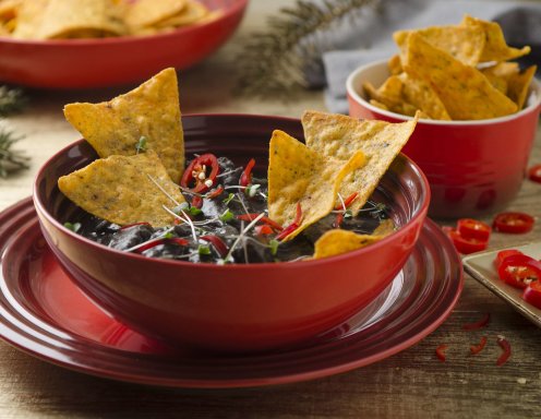 Rindsgeschnetzeltes mit Bohnencreme und Tortilla Chips Rindsgeschnetzeltes mit Bohnencreme und Tortilla Chips