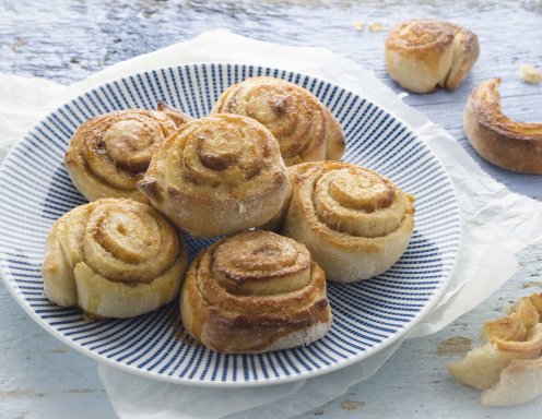 Kanelbullar (Schwedische Zimtschnecken) Kanelbullar (Schwedische Zimtschnecken)