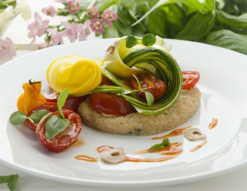 Zucchininudeln mit Amaranth und Ofenparadeisern Zucchininudeln mit Amaranth und Ofenparadeisern
