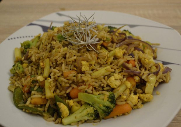 Gebratener Reis mit Gemüse und Ei - Rezept - ichkoche.at