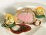 Milchkalbsfilet in der Kalbskopfkruste mit Artischockenpilz und Trüffelsauce