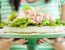 Käsekuchen mit Guacamole und Shrimps