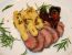 Confierter Lammrücken mit Rotwein-Chilibirnen und Ingwer-Karoffelnnudeln mit Pistazien