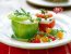 Salatparadeiser mit Sauerrahmmousse gefüllt