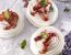 Baisernest mit Erdbeeren Cranberry Creme