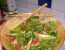 Avocado, Steinpilze und Grissini auf Blattsalat