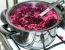 Unter ständigem Rühren aufkochen lassen.