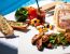 Hühnerkeulen und Hühnerflügerl im BBQ-Style mit Gemüsespieß und Knoblauchbaguette