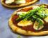 Pizza mit Mozzarella und Rucola