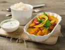 Kürbis-Karotten-Pfefferoni-Curry mit Minze-Joghurt-Dip