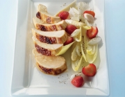 Chicorée-Hühnchen-Salat mit Erdbeeren