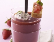 Erdbeergazpacho mit Crostini