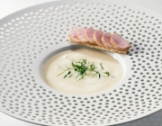 Geeiste Erdäpfelsuppe mit Kaninchen-Crostini
