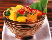 Mango-Papaya-Salat mit Sardellensauce