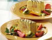 Pfirsichparfait mit Erdbeer-Kiwi-Salat