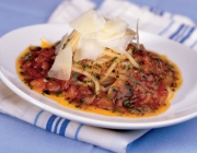 Spaghetti al pomodoro (Spaghetti mit Tomaten-Basilikum-Sugo)