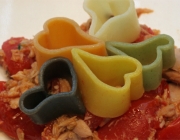 Thunfisch-Herzen mit Kirschtomaten