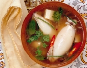 Vietnamesische Tintenfisch-Suppe