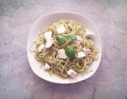 Spaghetti mit Avocado-Basilikumpesto