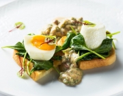 Genießerfrühstück Egg Benedict "TIAN Style"