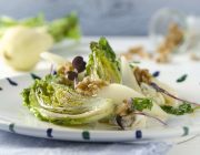 Salatherzen mit Birnen, Dolcelatte und Senf-Vinaigrette