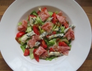 Salami-Roquefort-Salat