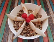 Basisches Quinoa-Früchte-Frühstück aus dem Dampfgarer