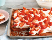 Schneller Schoko-Erdbeerkuchen mit Joghurt