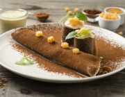 Schoko-Palatschinken mit Papayafüllung