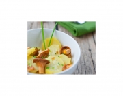 Kartoffelsalat mit Eierschwammerln und weißen Bohnen