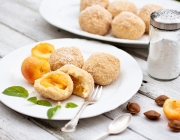 Marillenknödel auf verschiedene Varianten