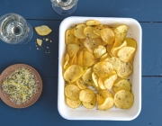 Chips mit Zitrone und Rosmarin