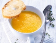 Kürbissuppe mit Orange und Thymian aus dem Dampfgarer