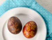 Ostereier mit Zwiebel färben