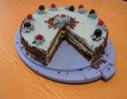 Blaue Schwarzwälder Kirschtorte