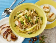 Fenchel-Birnen-Salat mit Huhn und Ziegenkäse