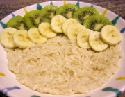 Kokosmilchreis mit Kiwi und Bananen