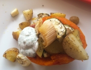 Ofengemüse im Herbst mit Joghurt-Kräuter-Dip