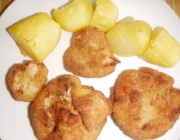 Panierter Karfiol mit Kartoffeln