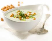 Kalte Gurken-Buttermilch-Suppe