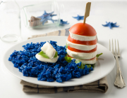 Mozzarella-Leuchtturm im Reis-Meer